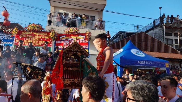 Tangsin termuda yang tampil dalam Cap Go Meh di Manado, Sabtu (24/2/2024)