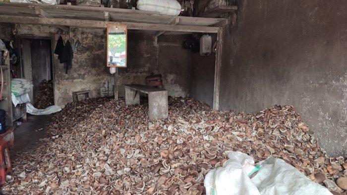 Gudang Penampungan Kopra di Manado Sulawesi Utara.