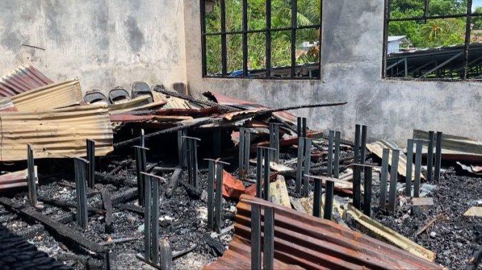 KEBAKARAN - Lab komputer Pondok Pesantren Al-Muhajirin, Manado, Sulawesi Utara, yang terbakar, Kamis (13/2/2025). Sebanyak 20 unit komputer ludes terbakar.