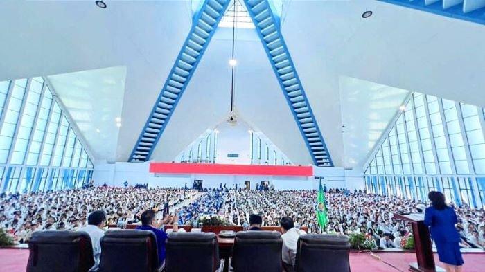 Sebanyak 3.130 mahasiswa mengikuti kegiatan Pengenalan Kehidupan Kampus Mahasiswa Baru (PKKMB) di Universitas Negeri Manado (Unima) Tondano.