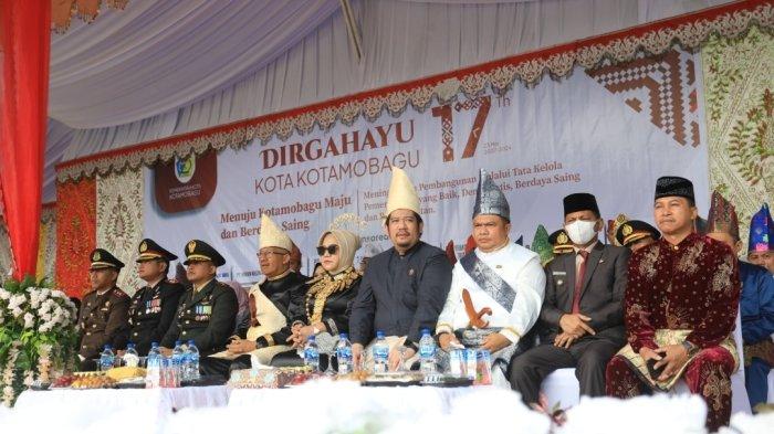 Upacara HUT ke-17 Kota Kotamobagu, Senin (27/5/2024) di Alun-alun Boki Hontinimbang.