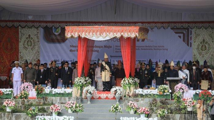 Upacara HUT ke-17 Kota Kotamobagu, Senin (27/5/2024) di Alun-alun Boki Hontinimbang.