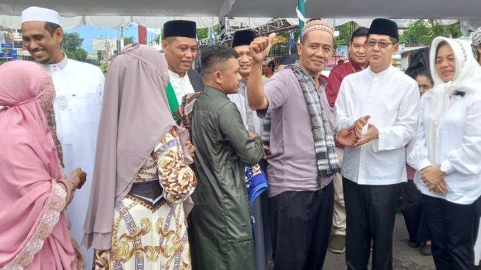 IDUL FITRI: Wali Kota Bitung, Hengky Honandar, saat ikut Shalat Idul Fitri, Senin 31 Maret 2025.