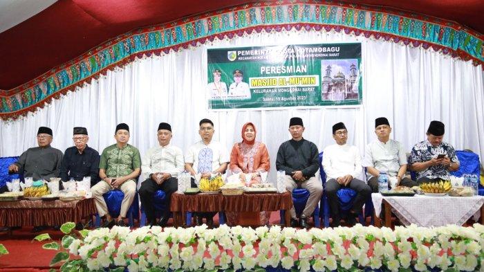 Wali Kota Kotamobagu Ir Hj Tatong Bara meresmikan Masjid Al Mumin di Kelurahan Mongkonai Barat