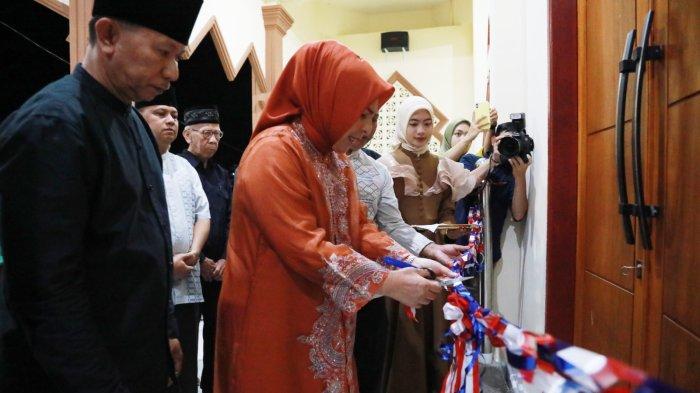 Wali Kota Kotamobagu Ir Hj Tatong Bara meresmikan Masjid Al Mumin di Kelurahan Mongkonai Barat