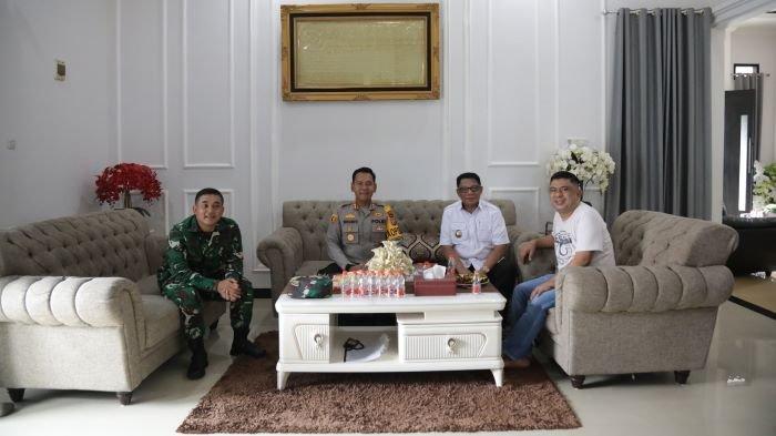 Pj Wali Kota Kotamobagu Bersama Dandim dan Kapolres mengunjungi semua Pasangan Calon Wali Kota dan Wakil Wali Kota