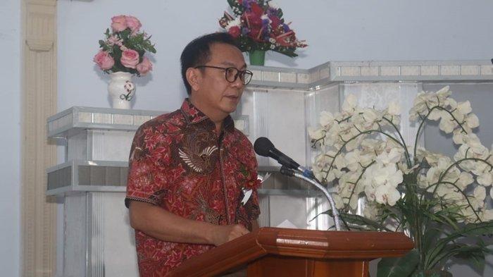 Walikota Tomohon, Caroll Senduk menghadiri ibadah syukur pisah sambut Pendeta di Gereja GMIM Nafiri Pangolombian, Tomohon, Sulawesi Utara, Minggu (23/6/2024).