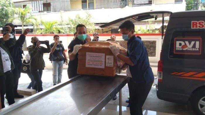 Ajudan Kapolda Kaltara, Brigpol Setyo Herlambang ditemukan tewas di rumah dinasnya dengan luka tembak di dada kiri.