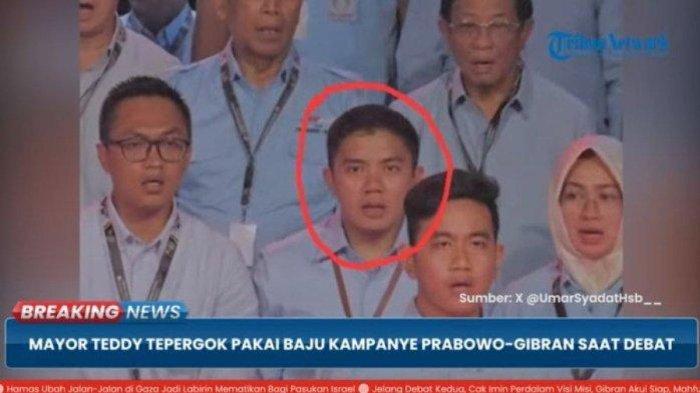 Anggota TNI aktif, ajudan pribadi capres nomor urut 2 Prabowo Subianto bernama Mayor Inf Teddy Indra Wijaya diduga melakukan pelanggaran pemilu usai terpantau kamera ikut mengenakan baju kampanye dalam debat capres yang berlangsung di Kantor KPU, Jakarta, Selasa (12/12/2023)
