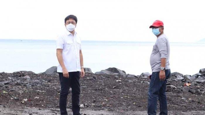 Wali Kota Manado, Andrei Angouw, saat berada di TPA Sumompo pada tahun 2021.