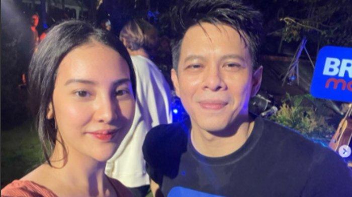 Anya Geraldine dan Ariel NOAH; foto diunggah di Instagram pada 13 Desember 2021.