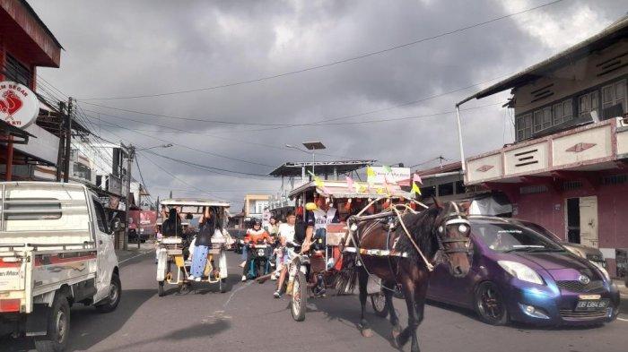 Tradisi Natal pasiar bendi di Langowan, Minahasa, Sulawesi Utara, Selasa (26/12/2023).