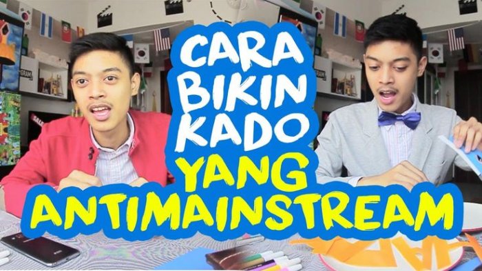 Penonton pameran seni stop motion Aulion