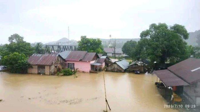 Banjir di Boltim, Sulawesi Utara, Senin (10/7/2023).