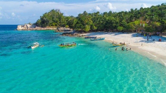 Pesona Pulau Laga di Bolaang Mongondow Timur di Sulawesi Utara.