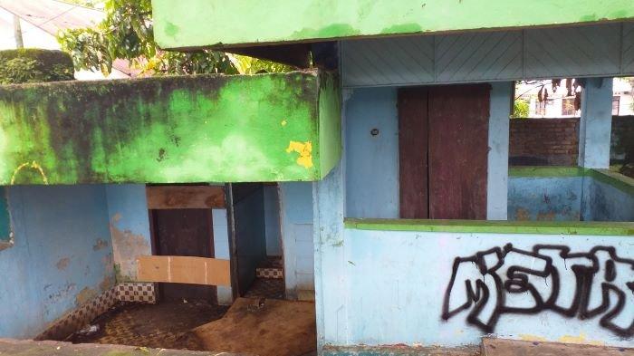 Potret beberapa fasilitas taman kota Kotamobagu Sulawesi Utara yang mulai rusak, Sabtu (4/5/2024)