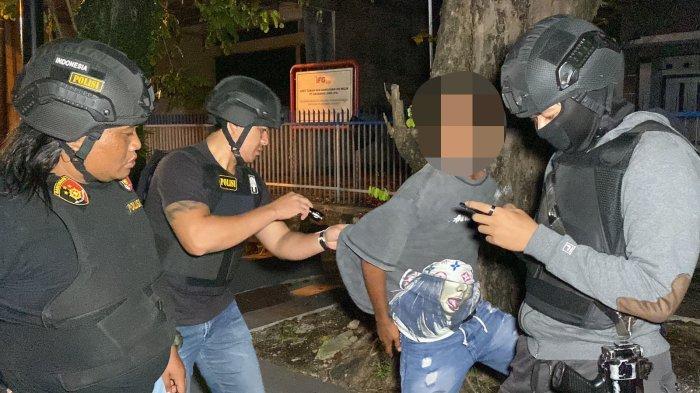 Seorang remaja berusia 16 tahun kedapatan membawa senjata tajam jenis panah wayer di Bitung, Sulawesi Utara.