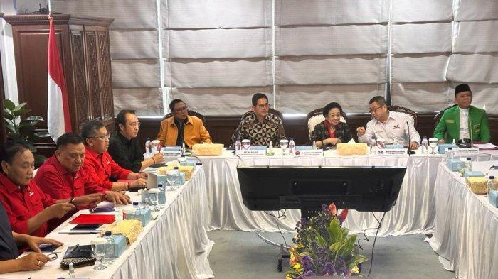 Rapat perdana Tim Pemenangan Nasional (TPN) bakal calon presiden (bacapres) Ganjar Pranowo di Gedung High End, MNC Center, Menteng, Jakarta Pusat pada Rabu (13/9/2023).