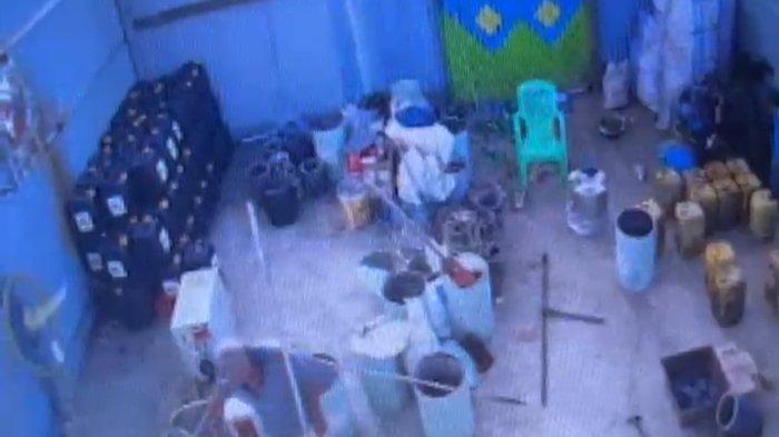 CCTV - Rekaman CCTV terkait aktivitas gudang Sianida di desa Kopandanakan Dua, Kecamatan Lolayan, Kabupaten Bolmong, Sulut. Pantauan Tribunmanado.com, Sabtu 26 April 2025 jarak gudang sianida tersebut hanya sekitar tiga menit menuju kantor Polsek Lolayan.