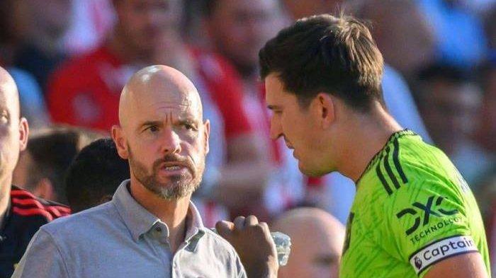 Erik ten Hag dan Harry Maguire Bertahan saat laga Manchester United.