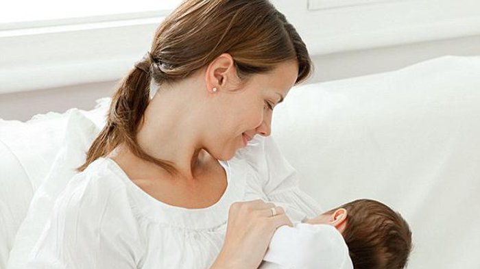 Apa yang terjadi pada tubuh usai Moms berhenti menyusui