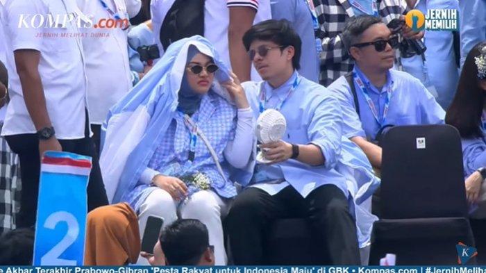 Suasana kampanye Prabowo-Gibran di Stadion GBK, Senayan, Jakarta Pusat, Sabtu (10/2/2024). Pasangan artis Aurel Hermansyah dan Atta Halilintar.