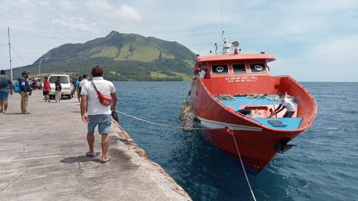 Pelabuhan Tagulandang Kepulauan Sitaro Sulawesi Utara.
