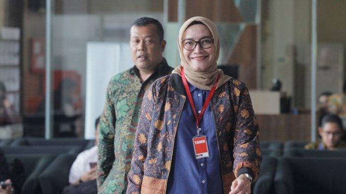 Komisioner KPU Evi Novida Ginting Manik saat tiba di gedung KPK untuk menjalani pemeriksaan di Jakarta, Rabu (26/2/2020). KPK memeriksa Evi Novida Ginting Manik sebagai saksi terkait kasus suap penetapan pergantian antar waktu (PAW) anggota DPR 2019-2024 untuk tersangka Komisioner KPU, Wahyu Setiawan.