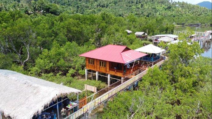 Lokasi Rumah Pintar yang dibangun PLN UID Suluttenggo di Desa Budo berlokasi di tengah lokasi wisata hutan mangrove.