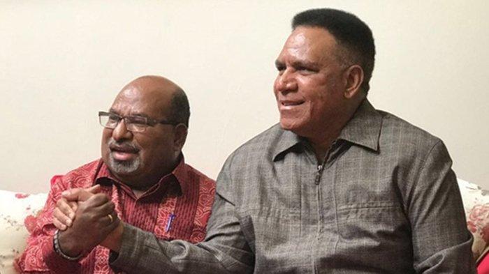 Lukas Enembe dan Paulus Waterpauw. Gubernur Papua Barat Setuju DOB Papua, Gubernur Papua Tegas Menolak.