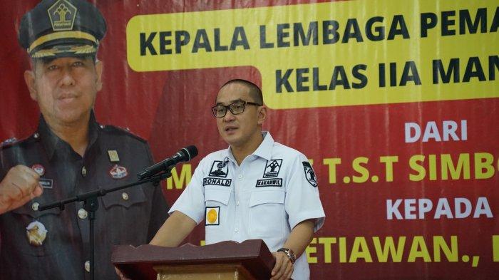 Ronald Lumbuun melantik pejabat baru Kepala Lembaga Pemasyarakatan Kelas IIA Manado.