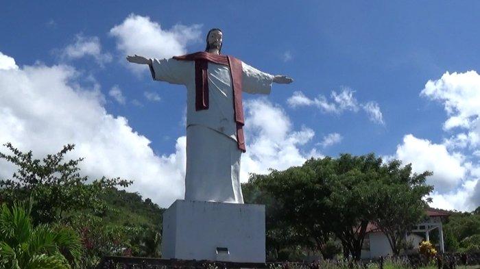 Patung Yesus Memberkati di Sitaro