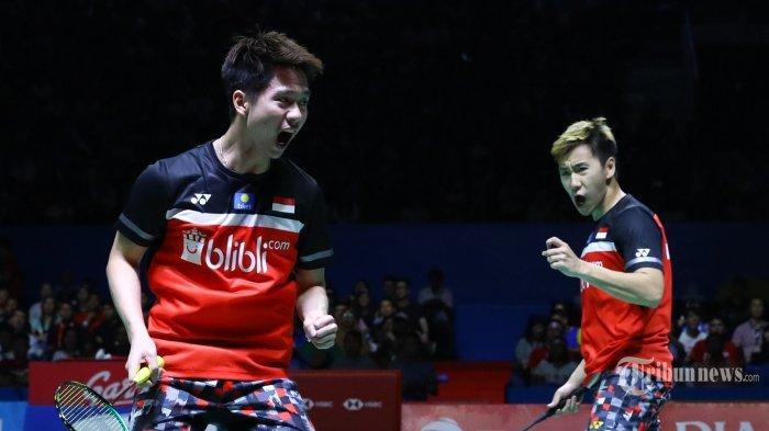 Pebulu tangkis ganda putra Indonesia Marcus Fernaldi Gideon dan Kevin Sanjaya Sukamuljo meluapkan kegembiraannya usai mengalahkan pebulu tangkis ganda putra Indonesia Mohammad Ahsan dan Hendra Setiawan pada babak Final Blibli Indonesia Open 2019 di Istora Senayan, Jakarta, Sabtu (20/7/2019). Pasangan Markus dan Kevin berhasil menjadi juara setelah mengalahkan pasangan Ahsan dan Hendra pada All Indonesian Final Ganda Putra Blibli Indonesia Open 2019 dengan skor 21-19 dan 21-16.//Marcus/Kevin berhasil melaju ke babak 16 besar Indonesia Open 2021 setelah menaklukkan pasangan Jepang, Keiichiro Matsui/Yoshinori Takeuchidi babak pertama Indonesia Open 2021 hari ini, Selasa (23/11/2021).