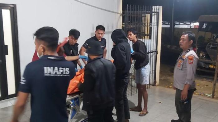 PENEMUAN MAYAT - Penemuan mayat seorang pemuda di sebuah indekos di Kecamatan Mapanget, Kota Manado, Sulawesi Utara, Jumat (25/7/2025). Tak ditemukan tanda kekerasan dalam tubuh korban.