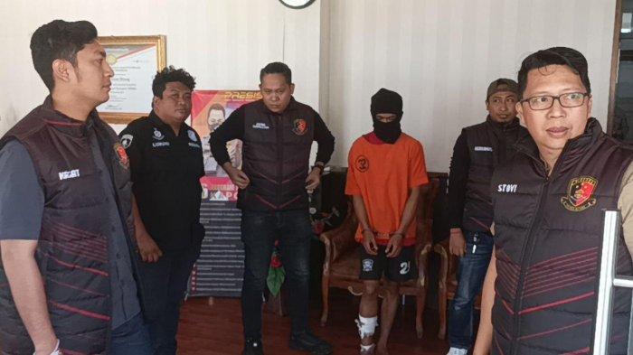 Kapolres Bitung AKBP Albert Zai, menyampaikan pengungkapan penemuan mayat perempuan di sebuah kamar Kos Mawar Bitung Sulut adalah korban pembunuhan dan pemerkosaan.