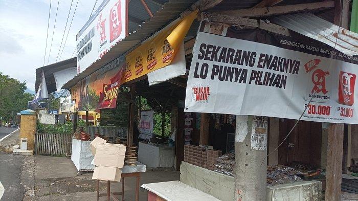 Penjual cakalang fufu di Jalan Ahmad Yani, Manado, Sulawesi Utara.