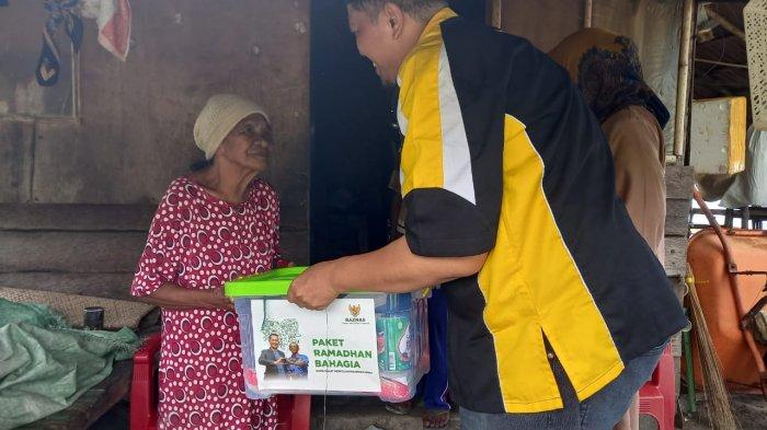 Penyaluran zakat oleh Baznas Sulut.