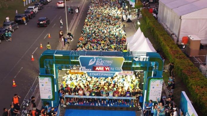 Antusiasme 6.470 pelari yang tengah bersiap di garis start dalam ajang PLN Electric Run 2024 di Scientia Park, Gading Serpong, Tangerang pada Minggu (6/10).