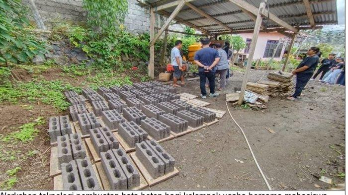 Tim PKM Polimdo dan Unsrat Bekali Inovasi Teknologi Pembuatan Bata Beton di Desa Liwutung Dua