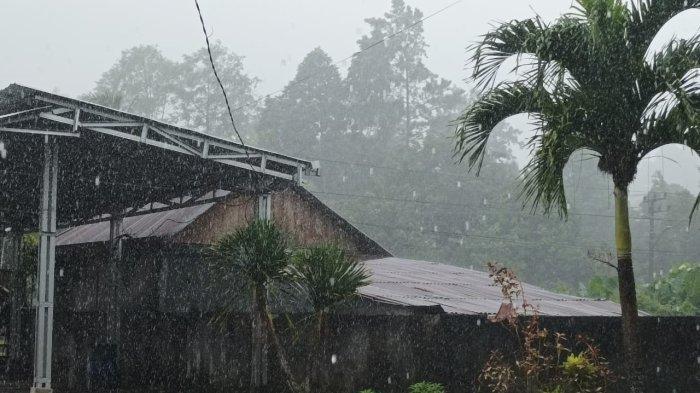 Prakiraan cuaca Badan Meterologi Klimatologi Geofisika (BMKG) Provinsi Sulawesi Utara, diperkirakan musim hujan akan berlangsung sampai bulan Februari 2023.
