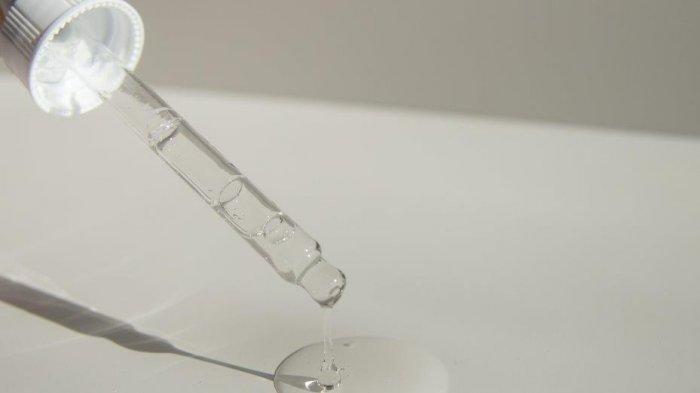 Ilustrasi serum yang mengandung niacinamide.