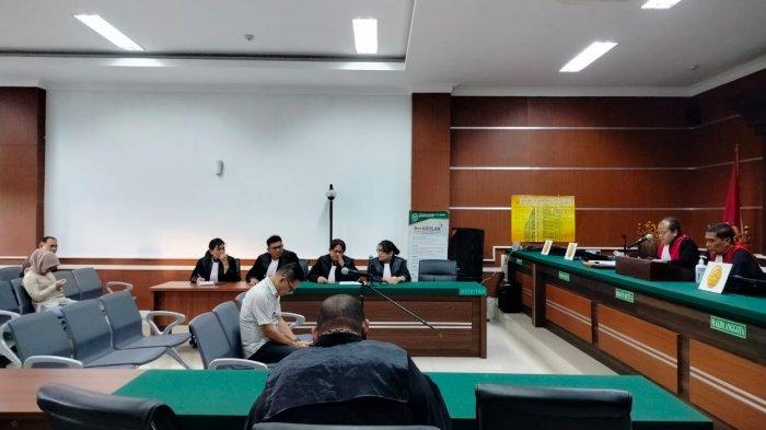 Sidang vonis korupsi PT Air Manado.