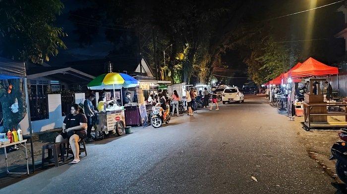 Tempat wisata kuliner di jalan Flamboyan, Kecamatan Sario, Kota Manado, Sulawesi Utara, selalu ramai pengunjung setiap malam.