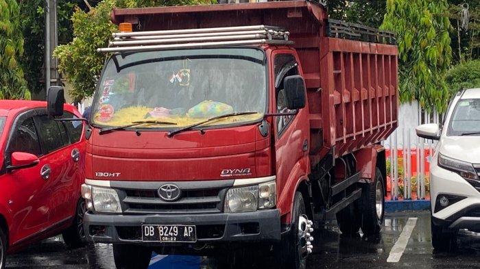 Direktorat Lalu Lintas (Ditlantas) Polda Sulawesi Utara menahan 3 unit kendaraan truk yang diduga terlibat dalam pengisian Solar ilegal, Jumat (30/8/2024)