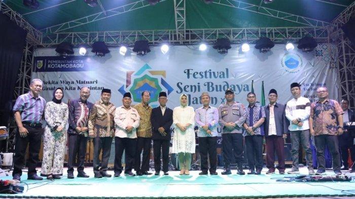 Wali Kota Kotamobagu Tatong Bara menutup secara resmi pelaksanaan kegiatan Festival Seni dan Budaya Jawa Tondano (Fesbudjaton) ke  XVII se Indonesia Timur.