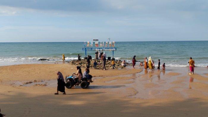 Begini suasana di Pantai Lon Malang Kabupaten Sampang Madura yang tetap jadi primadona wisatawan lokal untuk habiskan akhir pekan