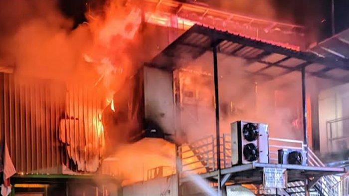 Jombang Dilanda Amuk Api Dahsyat: Gudang Jagung Ludes Dilalap Jago Merah, Kelalaian Pembakaran Sisa Bonggol Diduga Pemicu Bencana