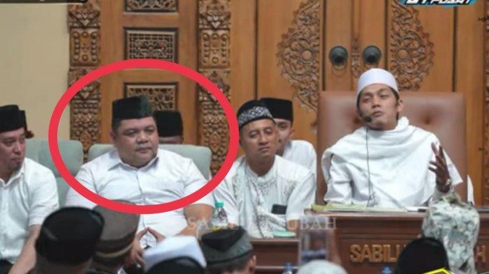 Kepala Imigrasi Kelas I Khusus TPI Soekarno-Hatta, Muhammad Tito Andrianto meminta maaf ke Gus Iqdam di Blitar soal perilaku anak buahnya yang viral. Foto yang dilingkari adalah Muhammad Tito Andrianto Kepala Imigrasi Soekarno Hatta yang datang ke Blitar.