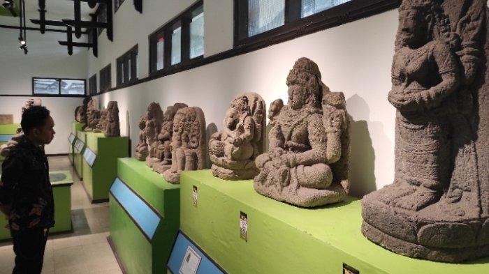 Berbagai arca koleksi Museum Penataran di kabupaten Blitar