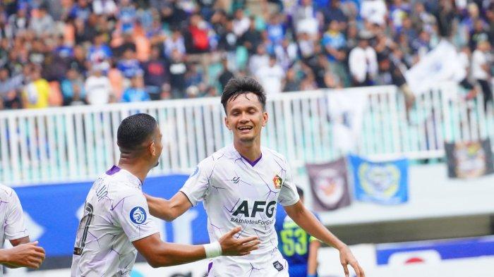Persik Kediri mengganjar penampilan apik Al Hamra Hehanusa sepanjang putaran kedua kompetisi Liga 1 Indonesia 2022/2023 dengan perpanjangan kontrak.